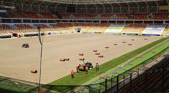 Stadyumda Çim Serimi Başladı