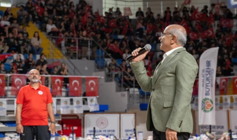 Başkan Er, Öğrencileri Sevindirdi
