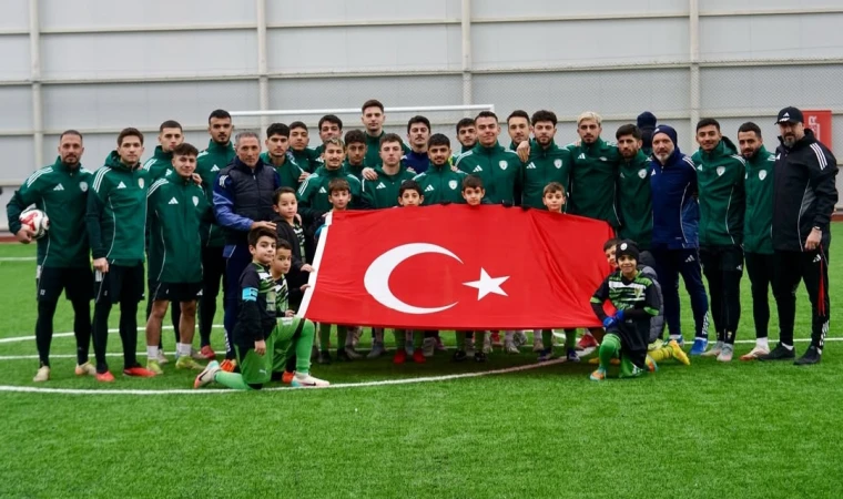 M.Yeşilyurtspor'dan Anlamlı Bayrak Paylaşımı