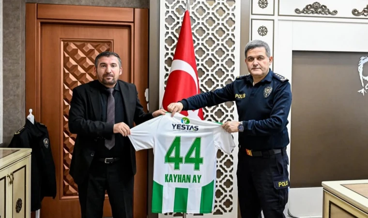 M.Yeşilyurtspor Yönetimi Müdür Ay'ı Ziyaret Etti