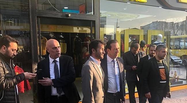 Adil Gevrek Taraftarlarla Resim Çektirdi