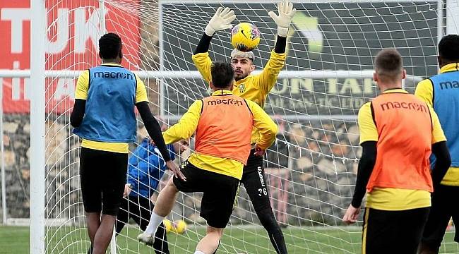 Yeni Malatyaspor'da Ağızları Bıçak Açmıyor!