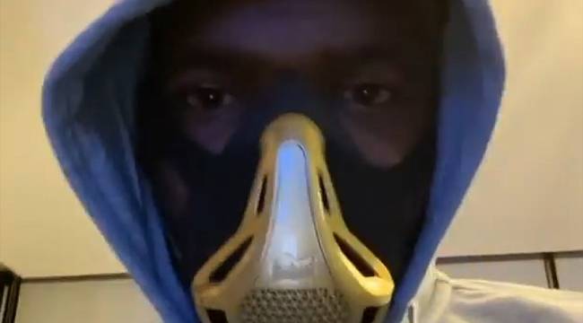 Yeni Malatyasporlu Futbolcunun Maskesi Dikkat Çekti