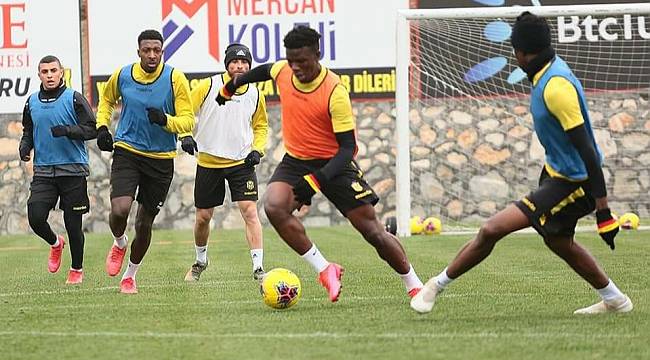 Kulüpten Haber Bekliyorlar