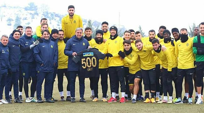 Umut Bulut'a Anlamlı Hediye