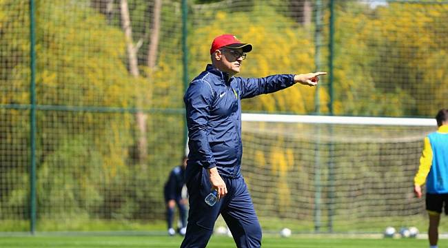 Buz, "İnanan ve Savaşan Takım İstiyorum"