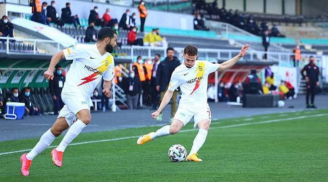 Çalışkan'dan Oyunculara Serzeniş!