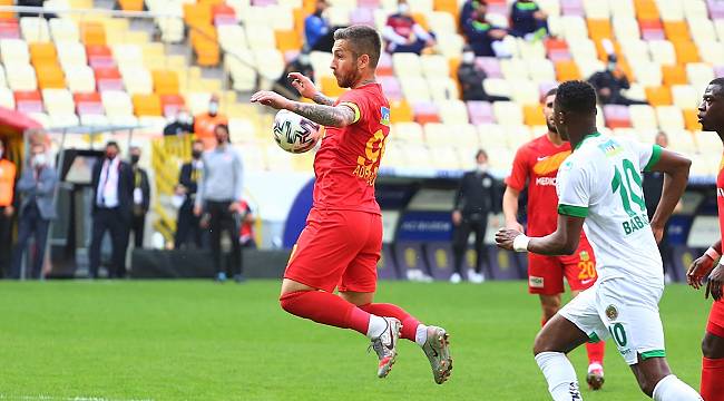 Kaptan Galibiyeti Taraftarlara Armağan Etti