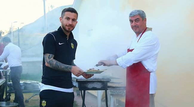 Gevrek'ten Futbolculara Mangal Partisi