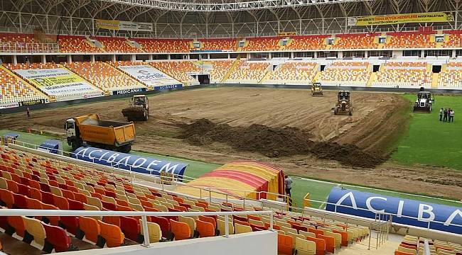 Stadyum Zemini Sil Baştan Yenileniyor