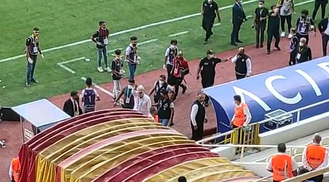 İzzet Erdoğan İle Taraftarlar Arasında Gerginlik Yaşandı