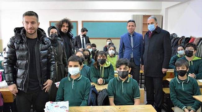 Kaptanlardan Minik Öğrencilere Ziyaret