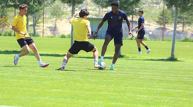 İngiliz Basını Tetteh'i Duyurdu