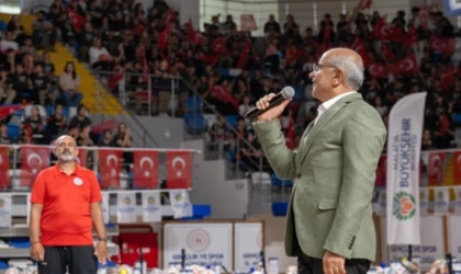 Başkan Er, Öğrencileri Sevindirdi