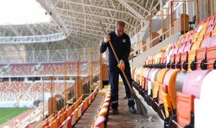 Battalgazi Belediyesinden Stad ve Tribün Temizliği