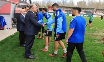 Çiftçi, Antrenmanı Ziyaret Ederek Başarılar Diledi