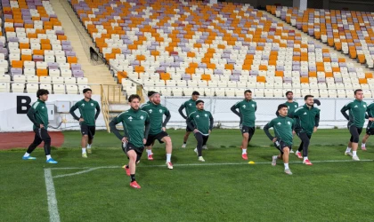 M.Yeşilyurtspor Maç Saatinde Çalıştı