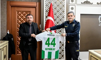 M.Yeşilyurtspor Yönetimi Müdür Ay'ı Ziyaret Etti